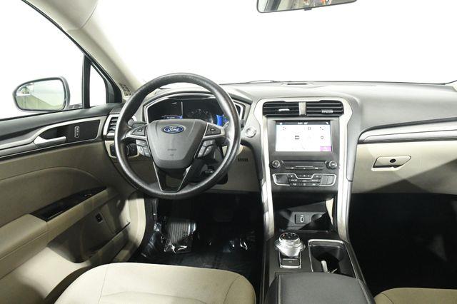 2018 Ford Fusion Hybrid SE w/ Sun roof photo