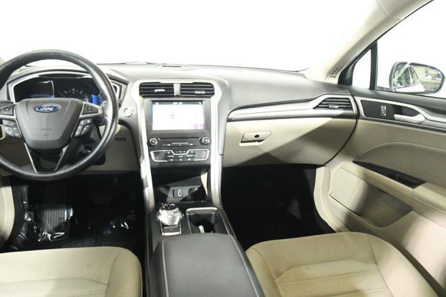 2018 Ford Fusion Hybrid SE w/ Sun roof photo