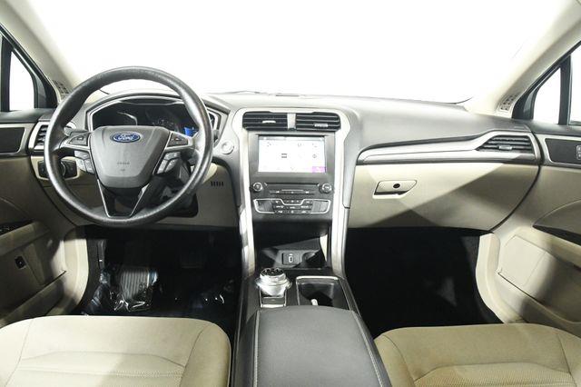 2018 Ford Fusion Hybrid SE w/ Sun roof photo