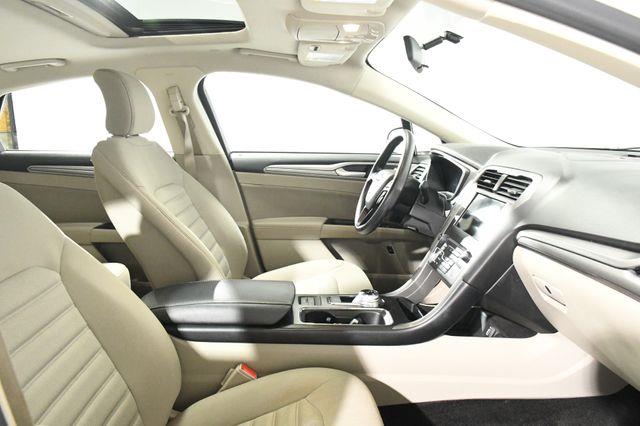 2018 Ford Fusion Hybrid SE w/ Sun roof photo