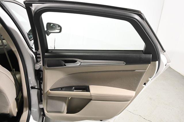 2018 Ford Fusion Hybrid SE w/ Sun roof photo