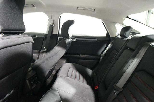 2016 Ford Fusion SE photo