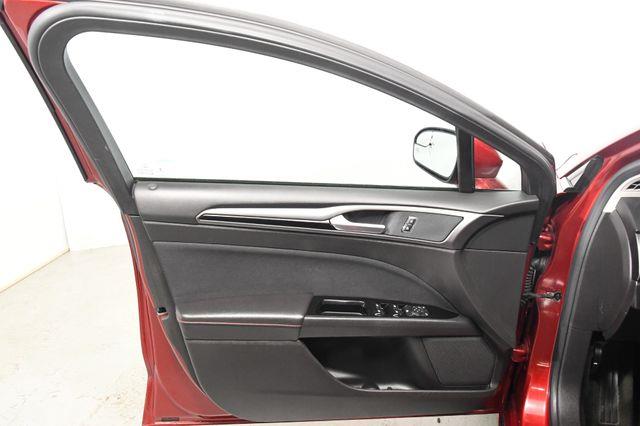 2016 Ford Fusion SE photo