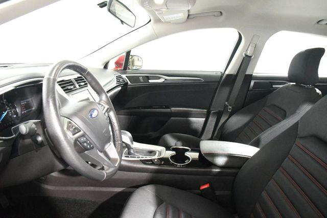2016 Ford Fusion SE photo