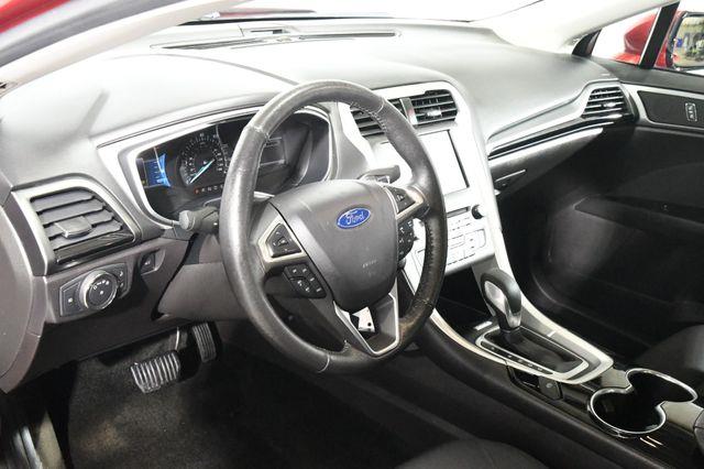 2016 Ford Fusion SE photo