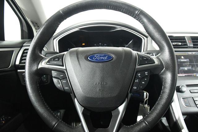 2016 Ford Fusion SE photo
