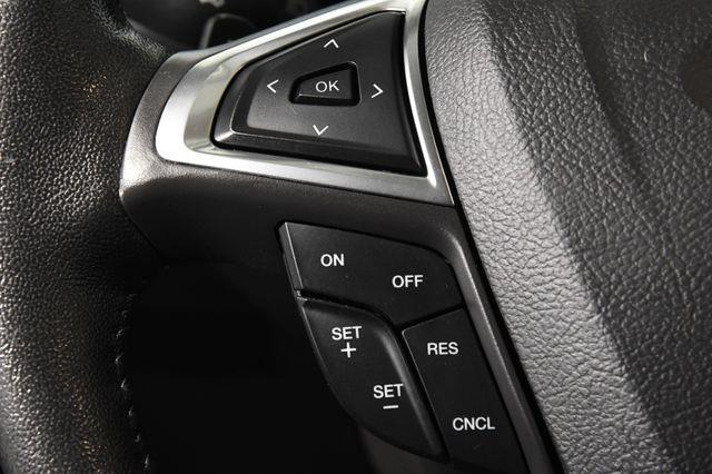 2016 Ford Fusion SE photo