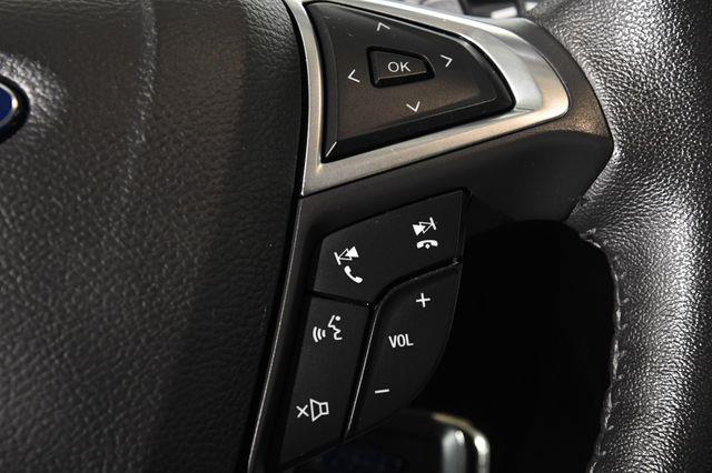 2016 Ford Fusion SE photo