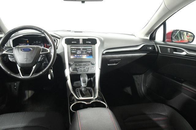 2016 Ford Fusion SE photo