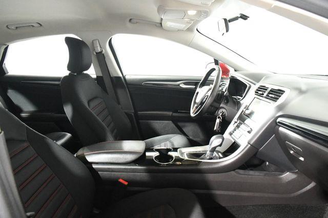 2016 Ford Fusion SE photo