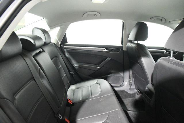 2016 Volkswagen Passat 1.8T R-Line w/Comfort Pkg photo