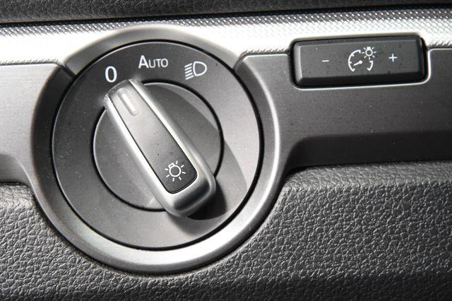 2016 Volkswagen Passat 1.8T R-Line w/Comfort Pkg photo