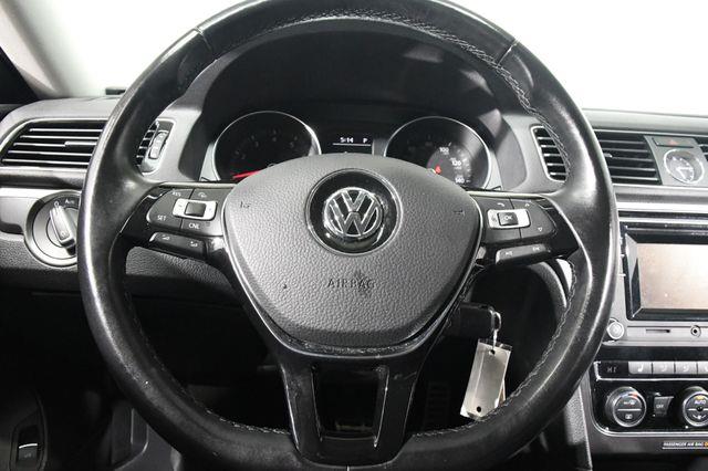 2016 Volkswagen Passat 1.8T R-Line w/Comfort Pkg photo