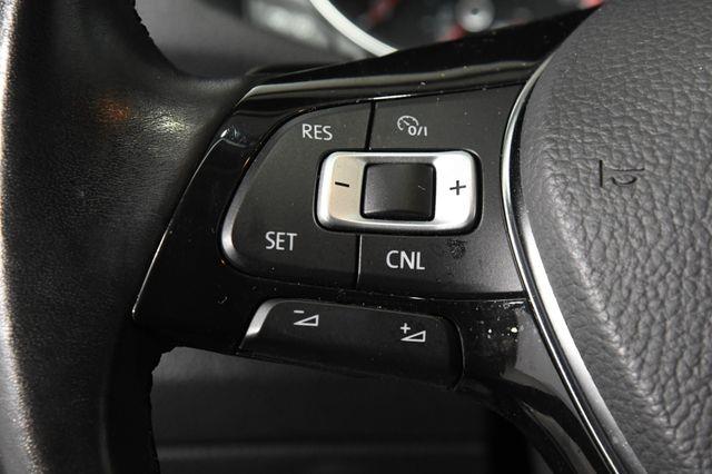 2016 Volkswagen Passat 1.8T R-Line w/Comfort Pkg photo
