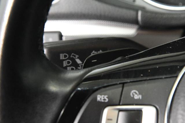 2016 Volkswagen Passat 1.8T R-Line w/Comfort Pkg photo