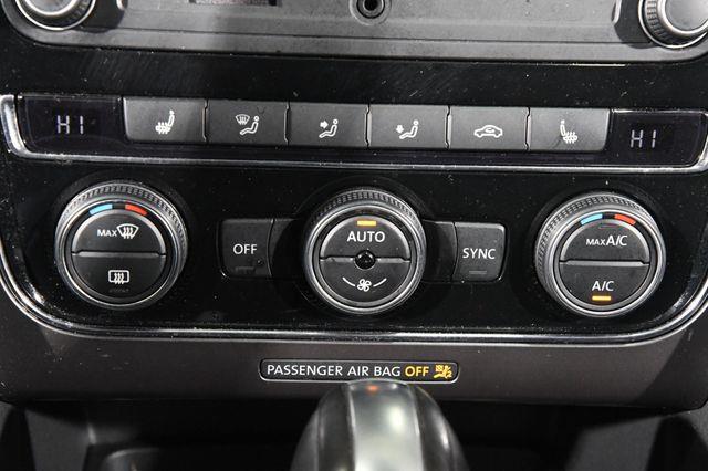 2016 Volkswagen Passat 1.8T R-Line w/Comfort Pkg photo