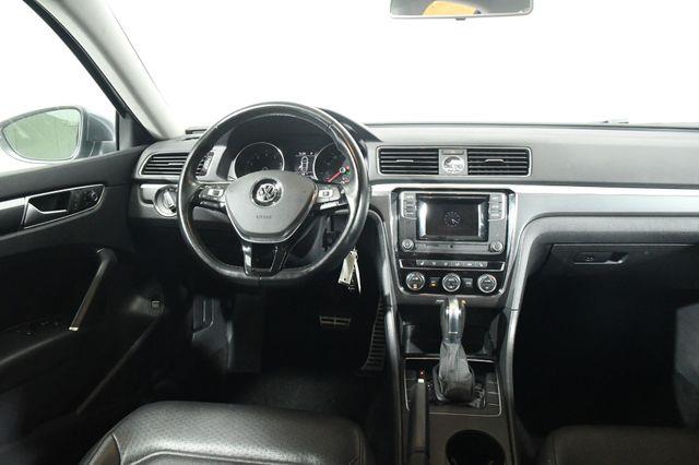 2016 Volkswagen Passat 1.8T R-Line w/Comfort Pkg photo