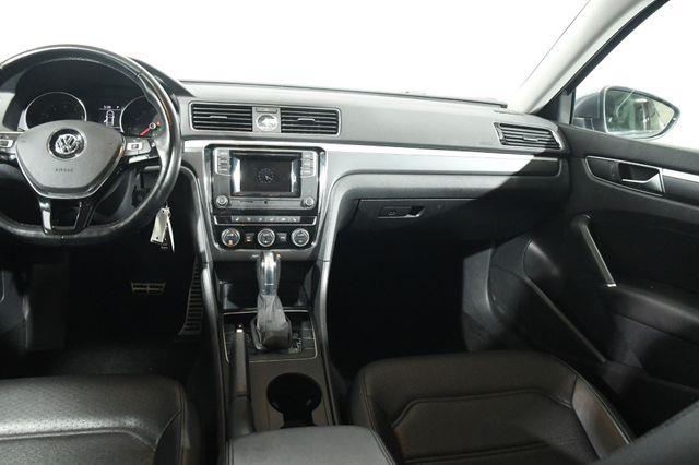 2016 Volkswagen Passat 1.8T R-Line w/Comfort Pkg photo