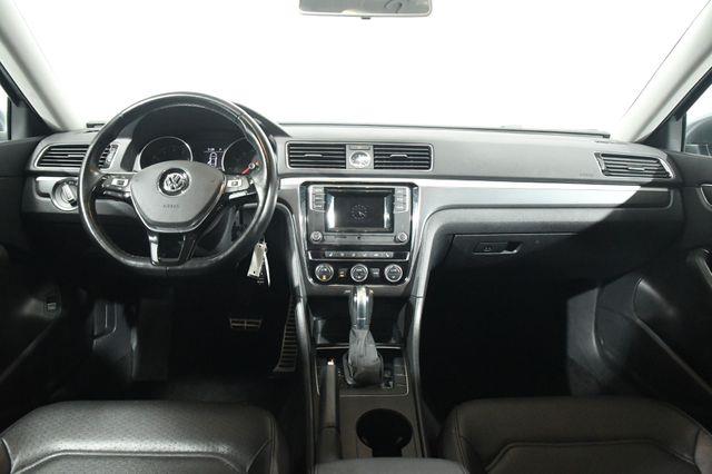 2016 Volkswagen Passat 1.8T R-Line w/Comfort Pkg photo