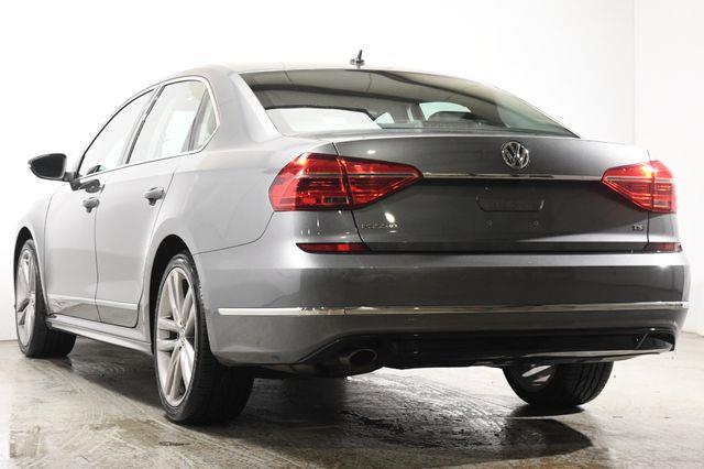 2016 Volkswagen Passat 1.8T R-Line w/Comfort Pkg photo