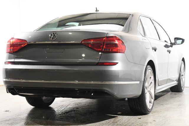 2016 Volkswagen Passat 1.8T R-Line w/Comfort Pkg photo