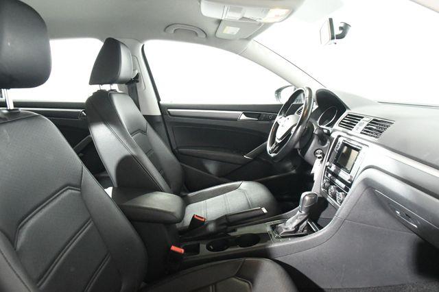2016 Volkswagen Passat 1.8T R-Line w/Comfort Pkg photo
