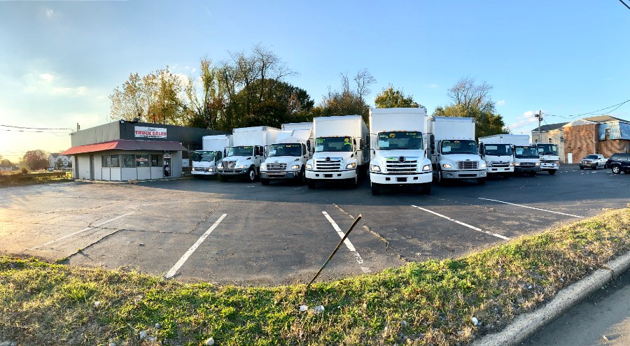2016 Hino 268 Box Truck photo