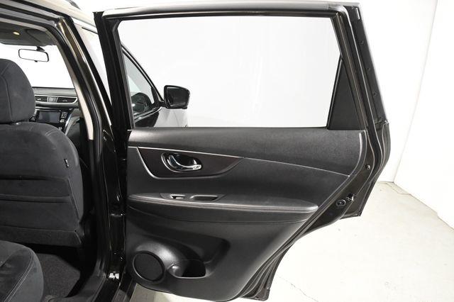 2016 Nissan Rogue SV w/ Nav & Blind Spot photo