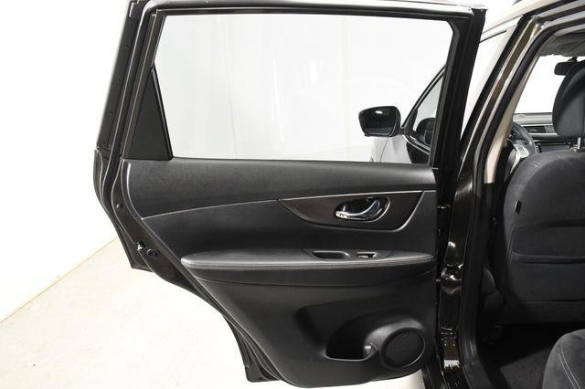 2016 Nissan Rogue SV w/ Nav & Blind Spot photo