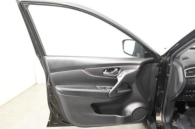 2016 Nissan Rogue SV w/ Nav & Blind Spot photo