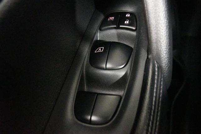 2016 Nissan Rogue SV w/ Nav & Blind Spot photo