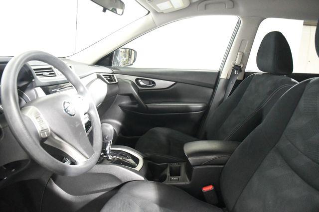 2016 Nissan Rogue SV w/ Nav & Blind Spot photo
