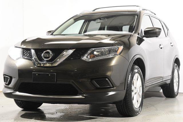 The 2016 Nissan Rogue SV w/ Nav & Blind Spot photos