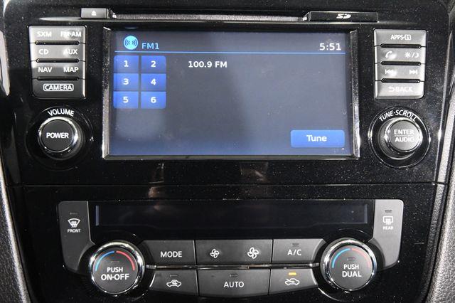 2016 Nissan Rogue SV w/ Nav & Blind Spot photo