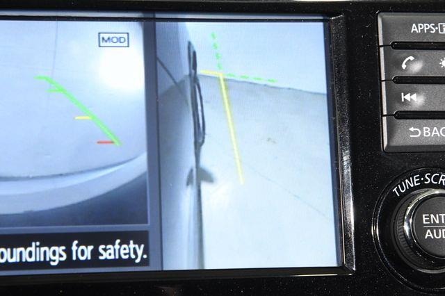 2016 Nissan Rogue SV w/ Nav & Blind Spot photo