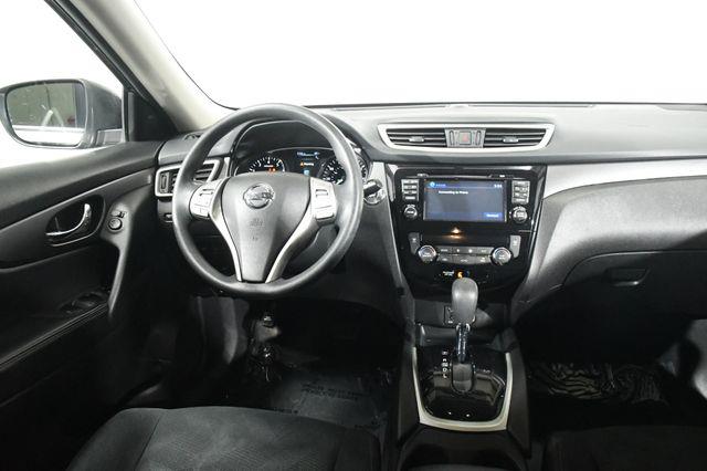2016 Nissan Rogue SV w/ Nav & Blind Spot photo