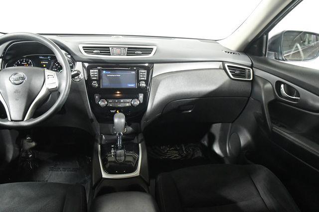 2016 Nissan Rogue SV w/ Nav & Blind Spot photo
