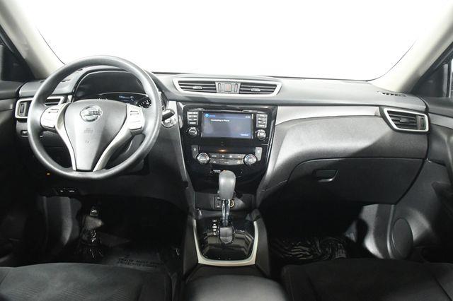 2016 Nissan Rogue SV w/ Nav & Blind Spot photo