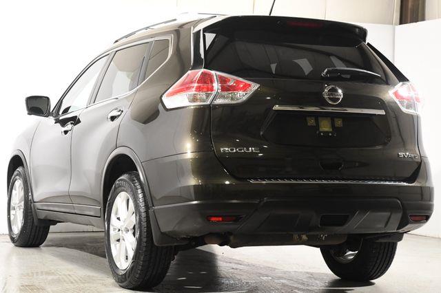 2016 Nissan Rogue SV w/ Nav & Blind Spot photo