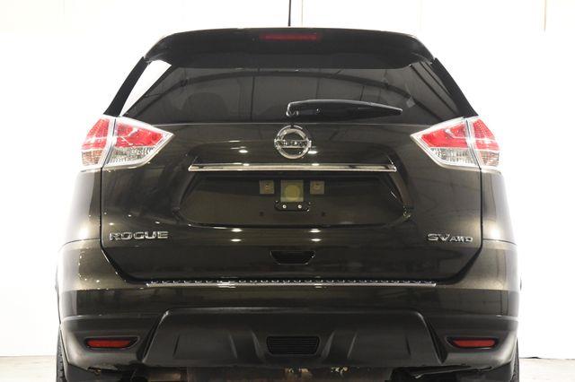 2016 Nissan Rogue SV w/ Nav & Blind Spot photo