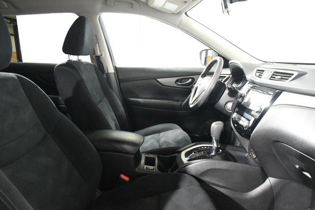 2016 Nissan Rogue SV w/ Nav & Blind Spot photo