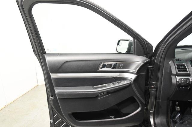 2017 Ford Explorer XLT photo