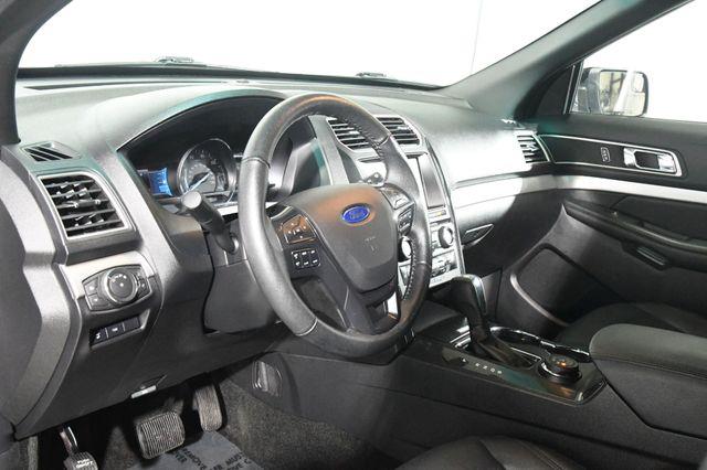 2017 Ford Explorer XLT photo