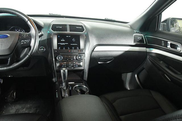2017 Ford Explorer XLT photo