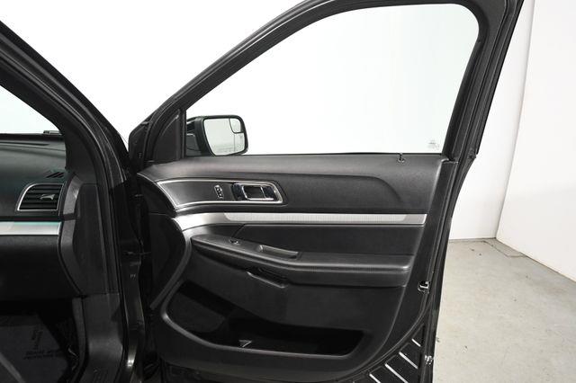 2017 Ford Explorer XLT photo