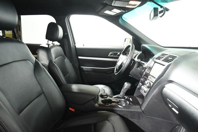 2017 Ford Explorer XLT photo