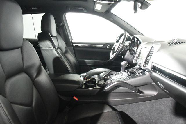 2016 Porsche Cayenne Navigation/ Blind Spot/ Heated photo