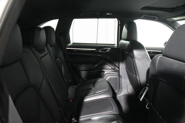 2016 Porsche Cayenne Navigation/ Blind Spot/ Heated photo
