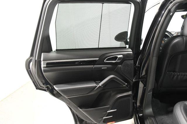 2016 Porsche Cayenne Navigation/ Blind Spot/ Heated photo