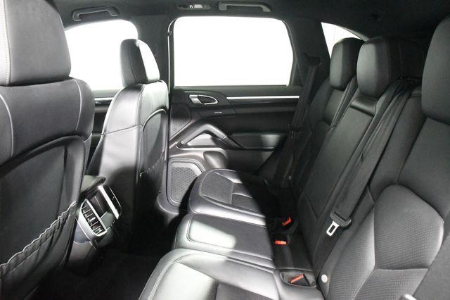 2016 Porsche Cayenne Navigation/ Blind Spot/ Heated photo
